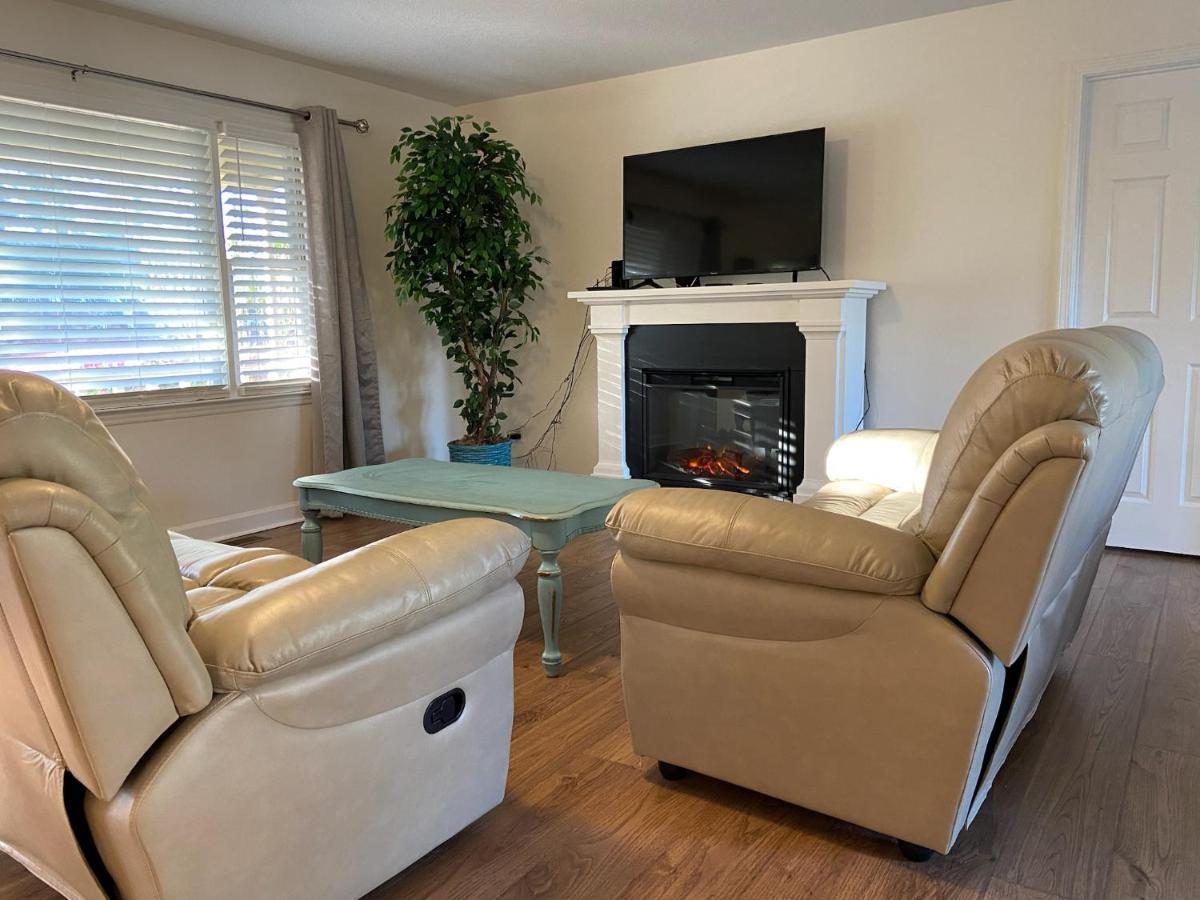 Cozy Three Bedroom House With Fireplace วิลมิงตัน ภายนอก รูปภาพ