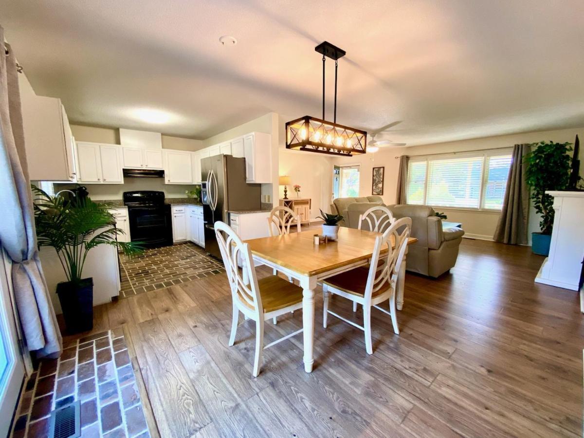 Cozy Three Bedroom House With Fireplace วิลมิงตัน ภายนอก รูปภาพ