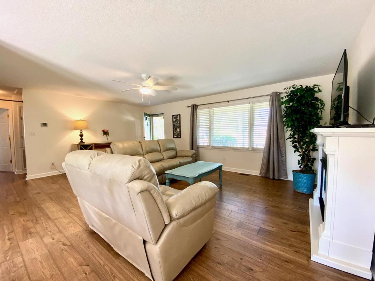 Cozy Three Bedroom House With Fireplace วิลมิงตัน ภายนอก รูปภาพ